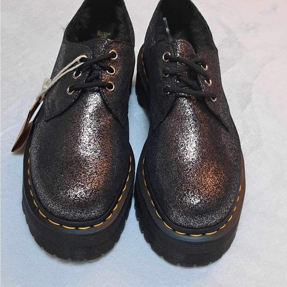 DR. MARTENS - 1461 FAUX FUR-LINED METALLIC LEATHER PLATFORM SHOES - Women's 9 - Picture 3 of 11